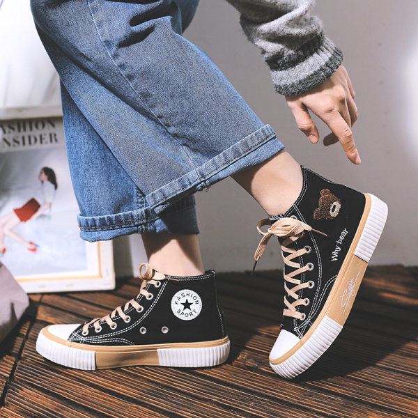 Ležerne ženske tenisice s ravnim potplatom i vezom