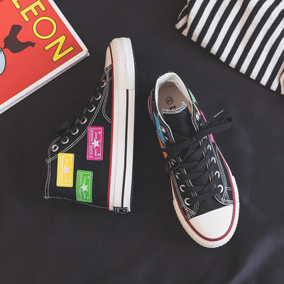 Platnene ženske tenisice s ravnim potplatom i vezicama