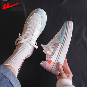 Moderne ženske tenisice s vezicama i ravnim potplatom - umjetna koža