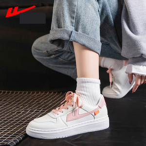 Moderne ženske tenisice s vezicama i ravnim potplatom - umjetna koža