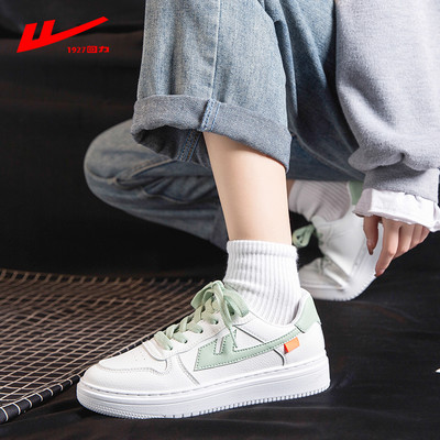 Moderne ženske tenisice s vezicama i ravnim potplatom - umjetna koža