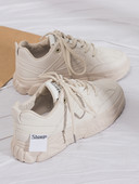 Ženske casual tenisice s amblemom