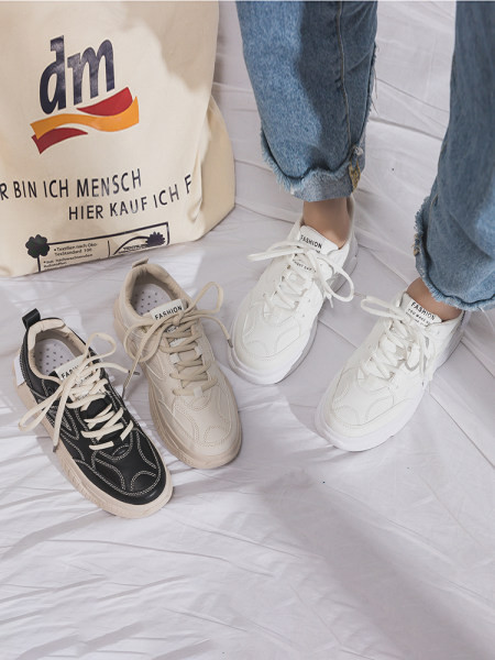 Ženske casual tenisice s amblemom