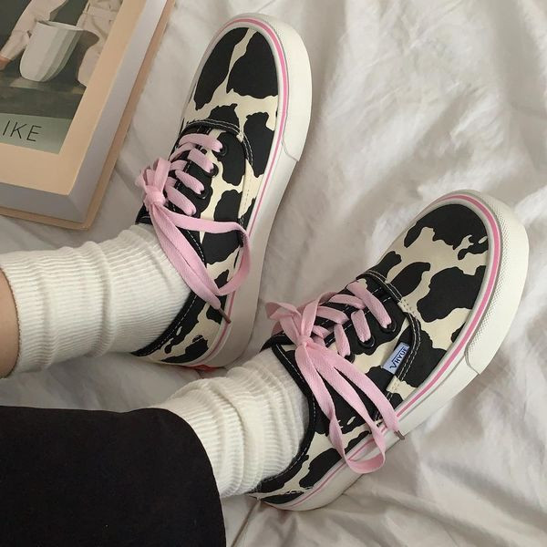 Ženske tekstilne tenisice sa animal printom i vezicama u boji