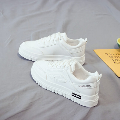 Novi model ženskih patika u bijeloj boji sa ravnim đonom