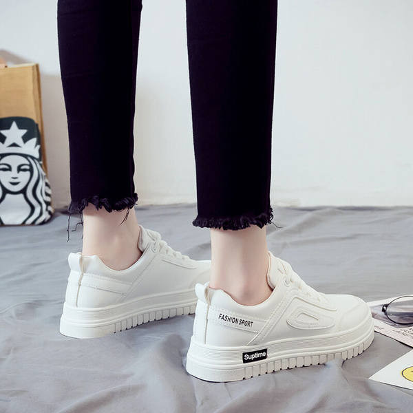 Novi model ženskih patika u bijeloj boji sa ravnim đonom