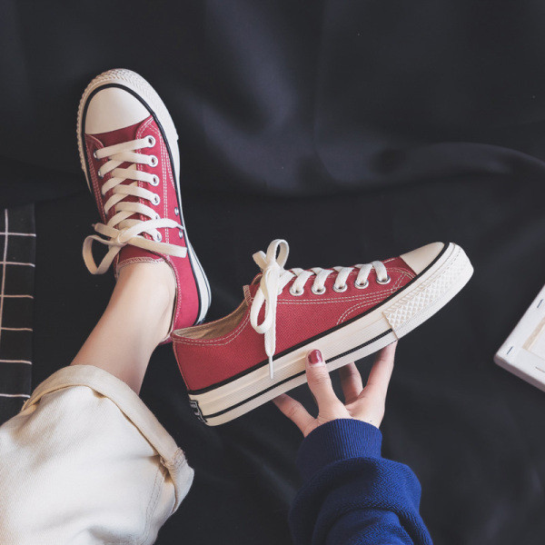 Ležerne ženske tenisice s ravnim potplatom i vezicama u više boja