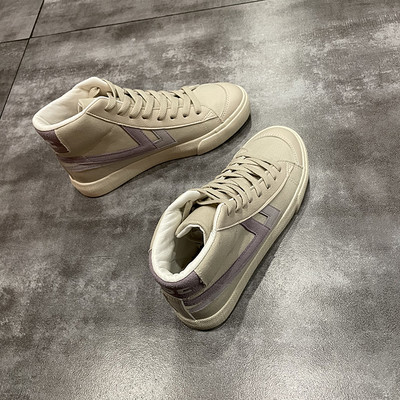 Novi model ženskih tenisica sa ravnim potplatom - dva modela