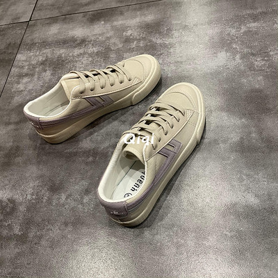 Novi model ženskih tenisica sa ravnim potplatom - dva modela