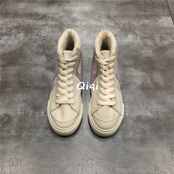 Novi model ženskih tenisica sa ravnim potplatom - dva modela