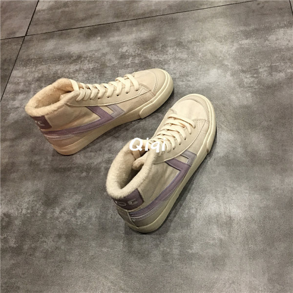 Novi model ženskih tenisica sa ravnim potplatom - dva modela