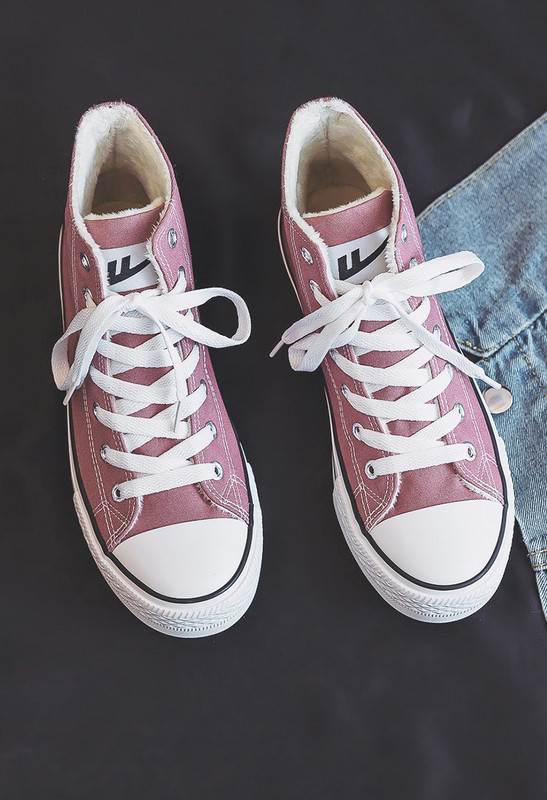 Ženske tenisice od tekstila do gležnja