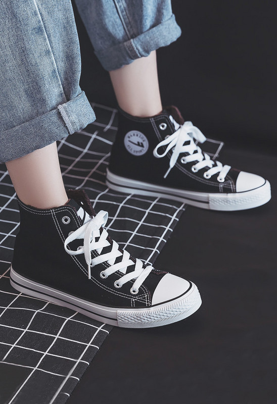 Ženske tenisice od tekstila do gležnja