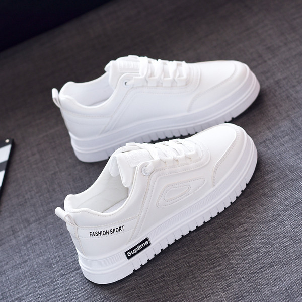 Ženske tenisice s vezicama primjerene za proljeće