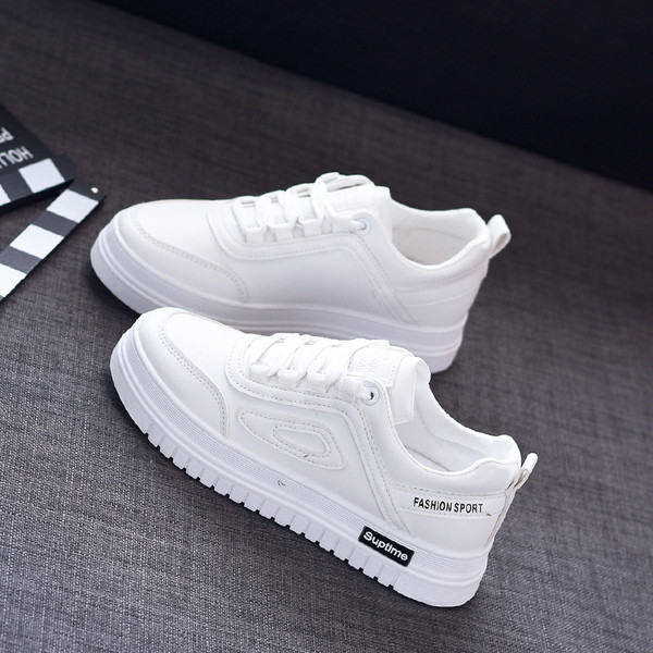 Ženske tenisice s vezicama primjerene za proljeće