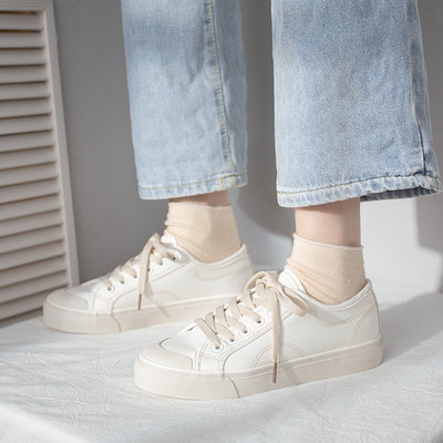 Platnene ženske tenisice s vezicama i ravnim potplatom