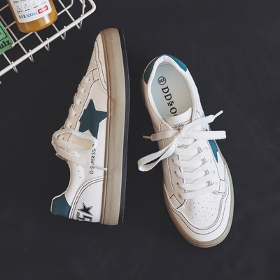 Tenisice s vezicama i ravnim đonom primjerene za proljeće