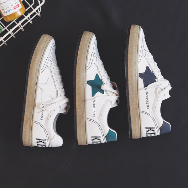 Tenisice s vezicama i ravnim đonom primjerene za proljeće