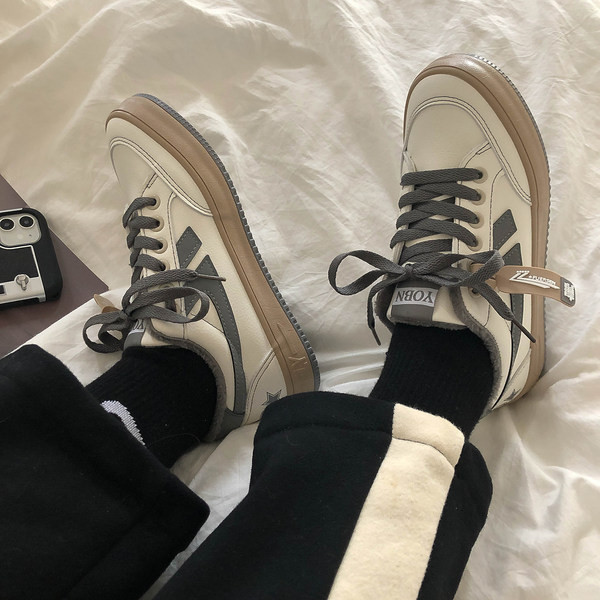 Ženske tenisice s toplom postavom i natpisom