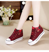 Ženske karirane tenisice s ravnim potplatom