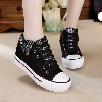 Ženske karirane tenisice s ravnim potplatom