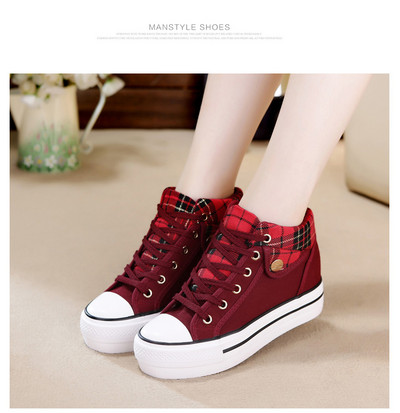 Ženske karirane tenisice s ravnim potplatom