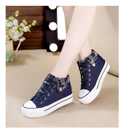 Ženske karirane tenisice s ravnim potplatom