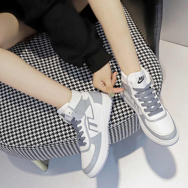 Ženske tenisice s vezicama i ravnim đonom - primjerene za proljeće