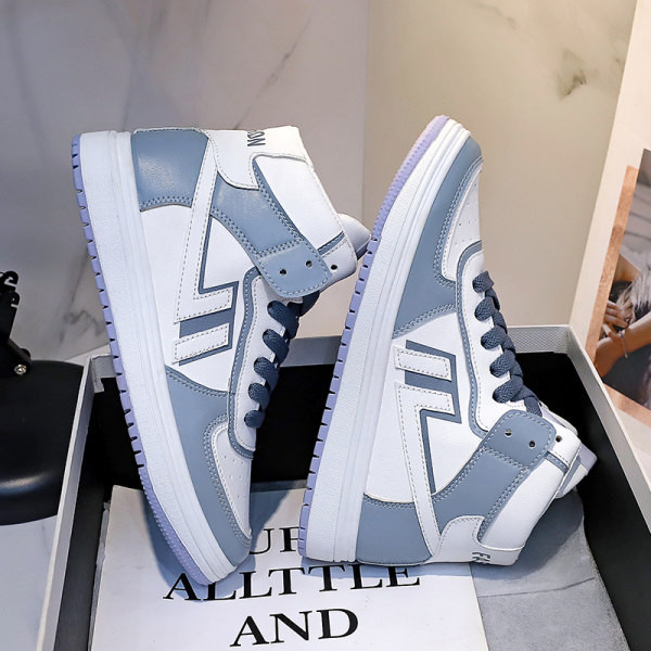 Ženske tenisice s vezicama i ravnim đonom - primjerene za proljeće