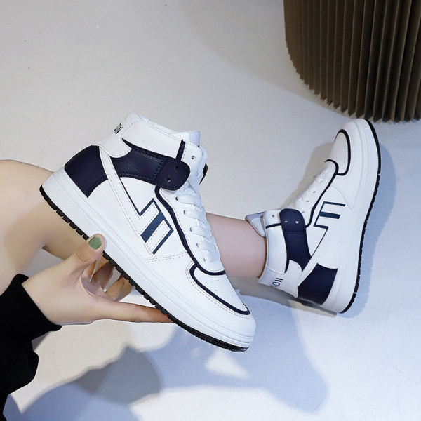 Ženske tenisice s vezicama i ravnim đonom - primjerene za proljeće