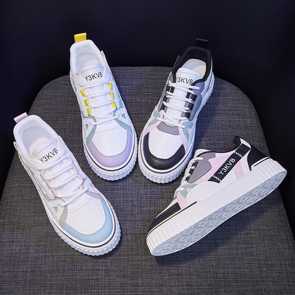 Ženske tenisice s ravnim potplatom primjerene za proljeće