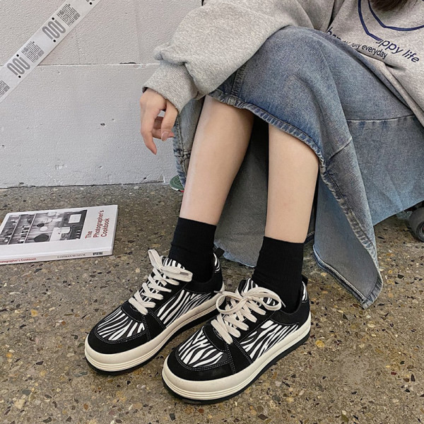 Ležerne ženske tenisice sa životinjskim uzorkom i ravnim potplatom