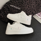 Ženske tenisice bijele boje s vezicama i ravnim potplatom