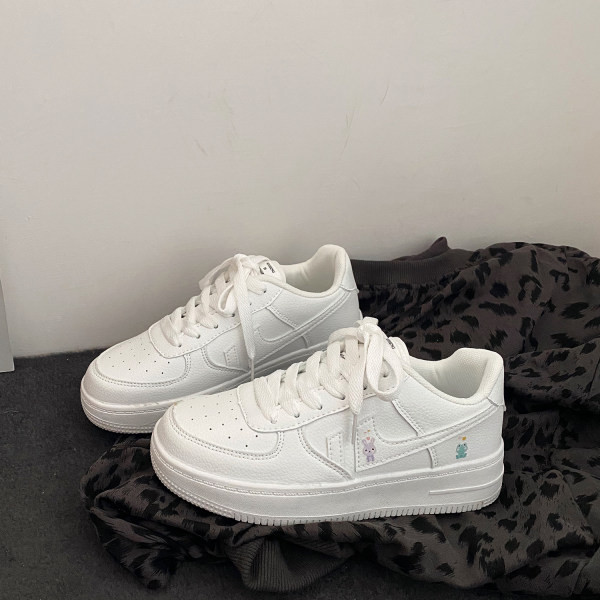 Ženske tenisice bijele boje s vezicama i ravnim potplatom