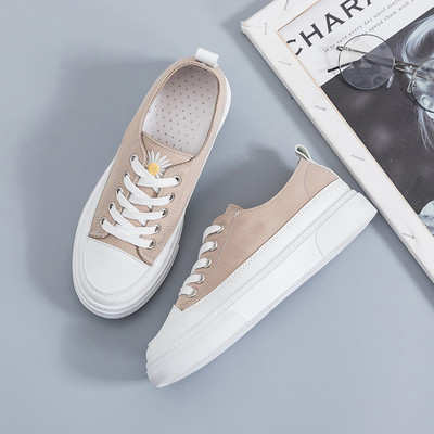 Naiste vabaaja tossud - lameda talla ja paeltega