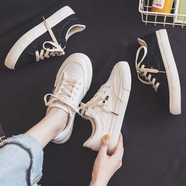 Ženske tenisice na vezice u tri boje