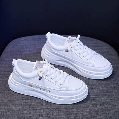 Ležerne ženske tenisice s ravnim potplatom s vezicama