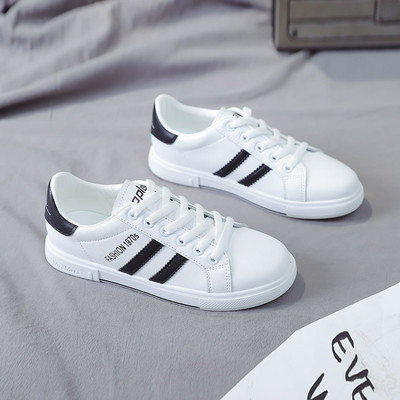 Moderne ženske tenisice s ravnim potplatom - nekoliko modela