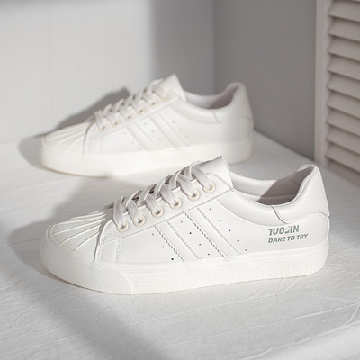 Dámske tenisky s nápisom - vyrobené z eko kože