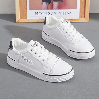 Dámske ležérne tenisky so šnúrkami v bielej farbe - vhodné na jar