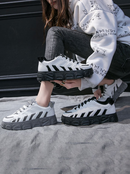 Proljetno-jesenske tenisice s platformom