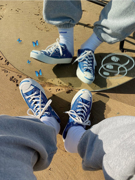 Proljetne ženske tenisice s vezicama i ravnim đonom primjerene za proljeće