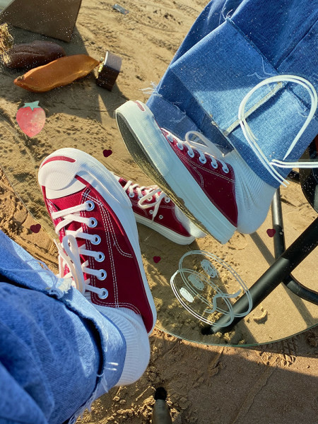 Proljetne ženske tenisice s vezicama i ravnim đonom primjerene za proljeće