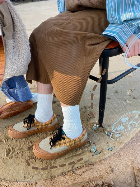 Ženske casual tenisice s vezicama smeđe boje