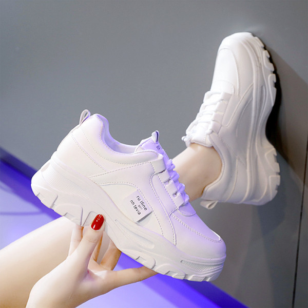 Moteriški sportbačiai grubiu padu iš eko odos