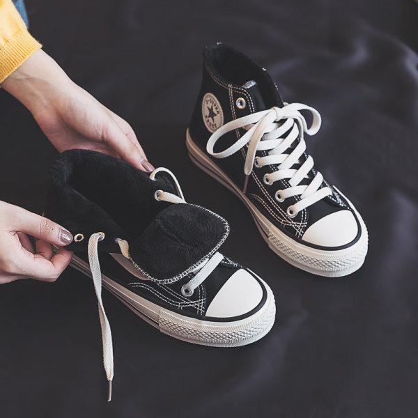 Novi model ženskih visokih tenisica sa ravnim đonom