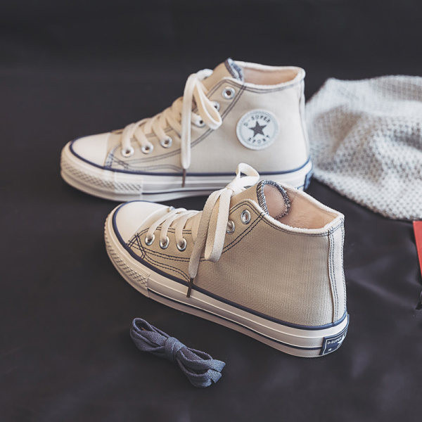 Novi model ženskih visokih tenisica sa ravnim đonom