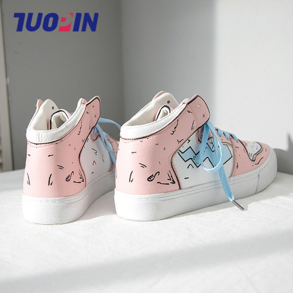 Šarene ženske tenisice s aplikacijama i vezicama