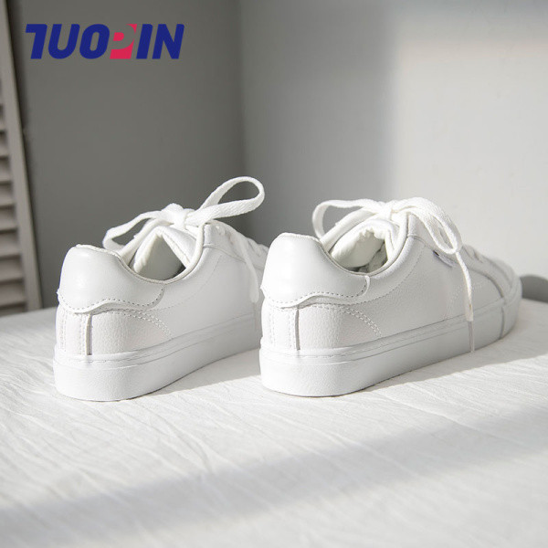 Ženske platnene tenisice sa vezicama i ravnim đonom - bijele boje