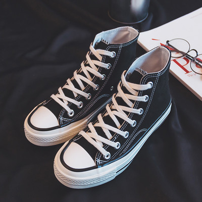 Laisvalaikiai moteriški sportbačiai lygiais padais – du modeliai